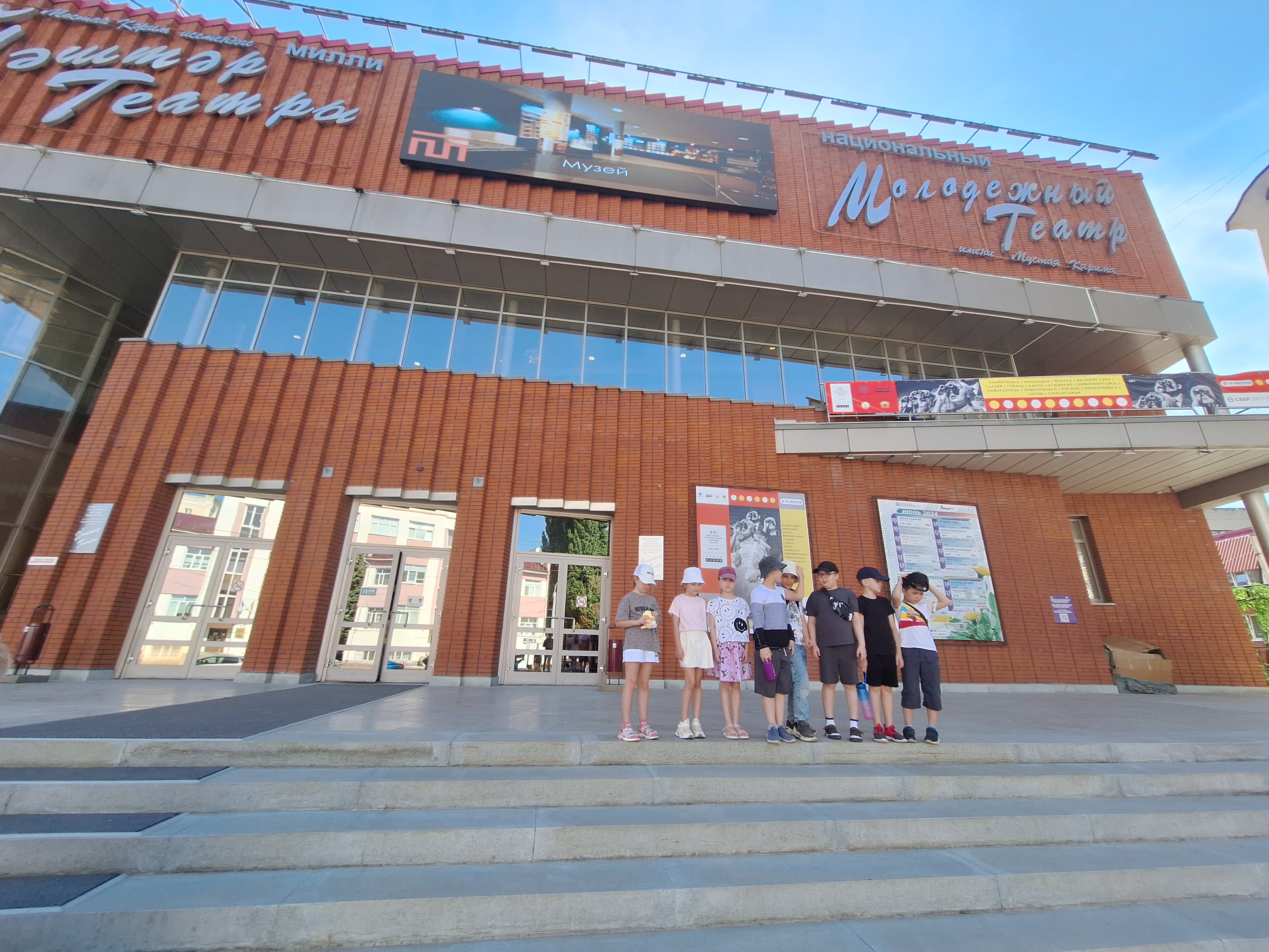 Театры и музеи